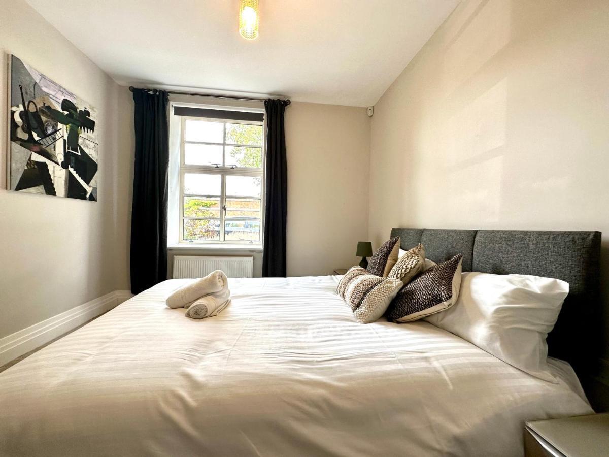 Desirable 2 Bedroom Apartment In Bicester That Sleeps 5 Eksteriør bilde