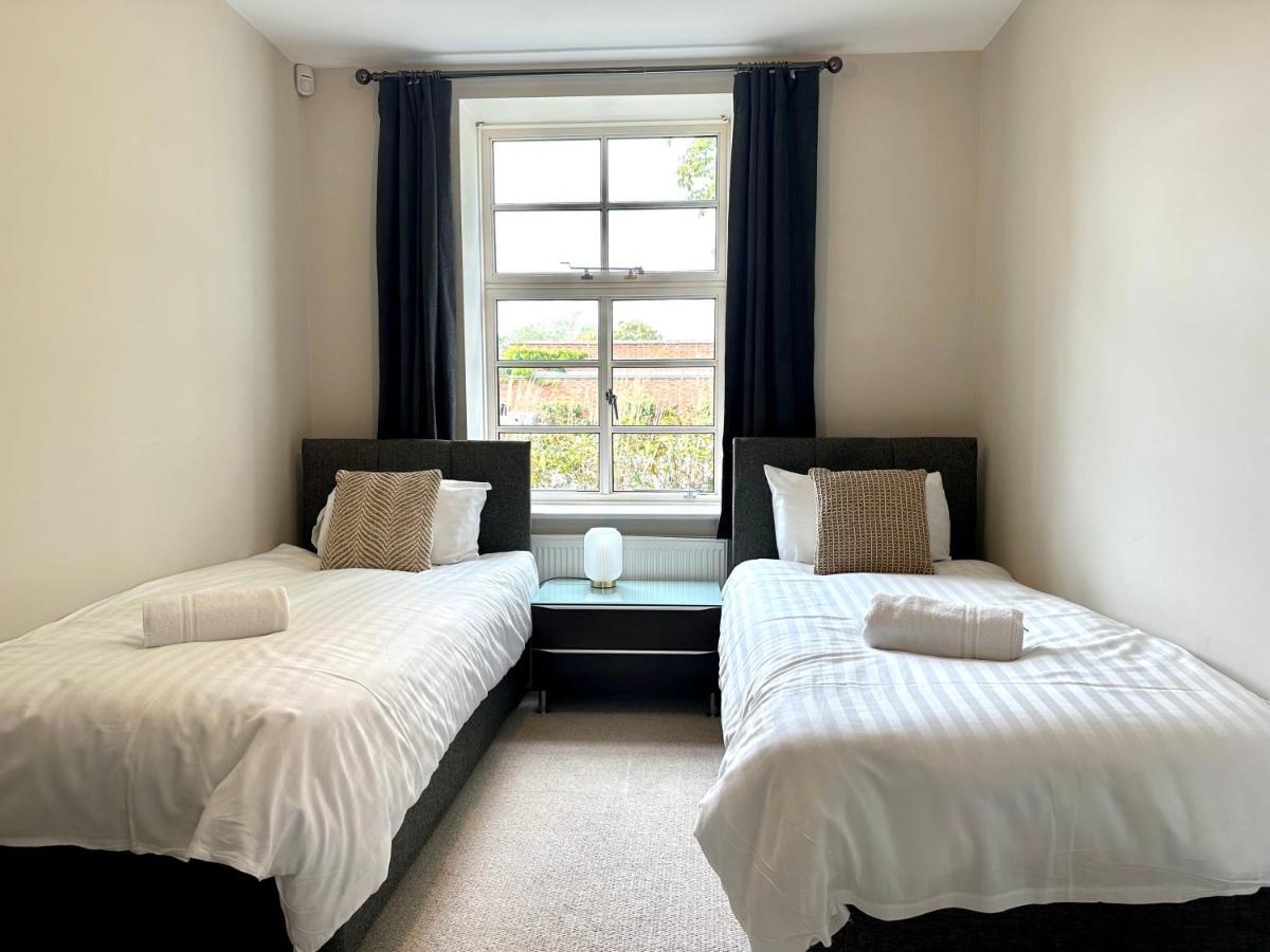 Desirable 2 Bedroom Apartment In Bicester That Sleeps 5 Eksteriør bilde