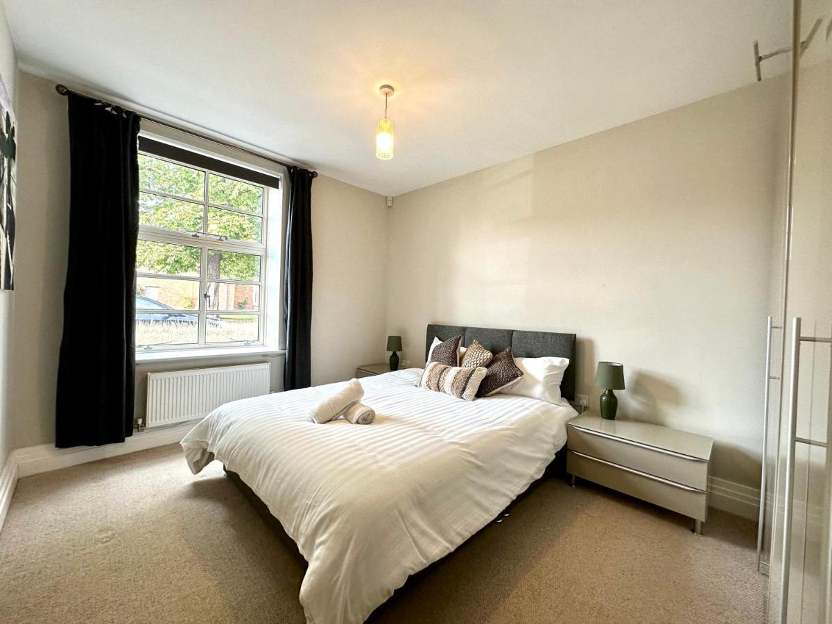 Desirable 2 Bedroom Apartment In Bicester That Sleeps 5 Eksteriør bilde
